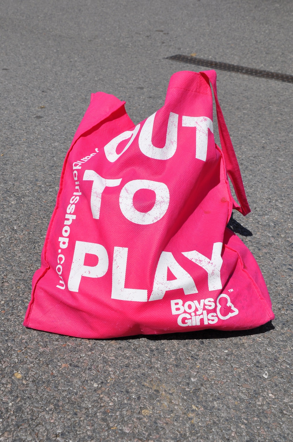 boys_girls_out_to_play_bag