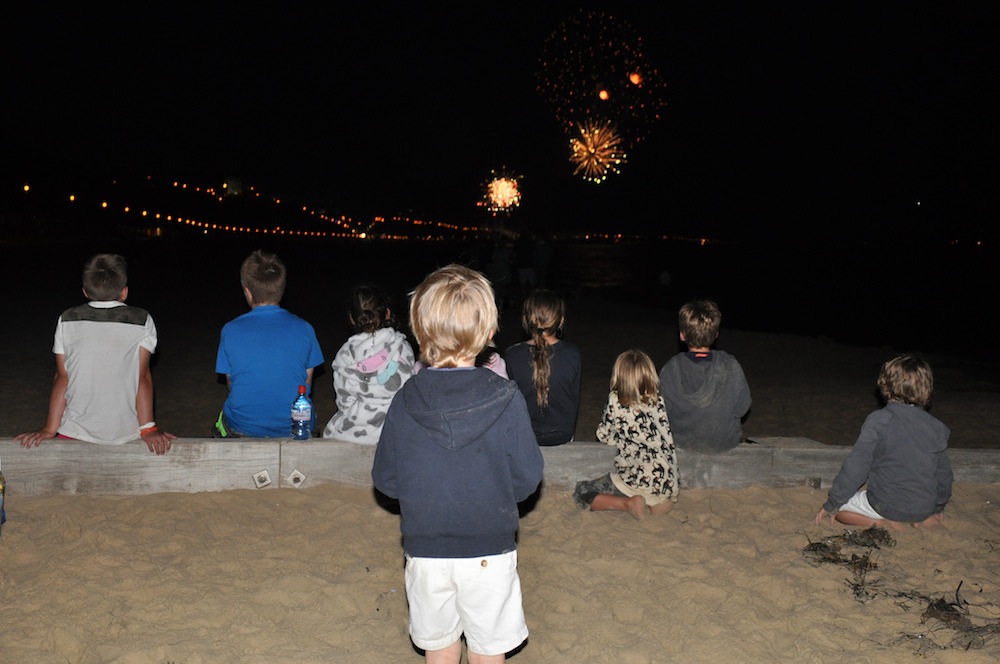 Kids_fireworks_beach