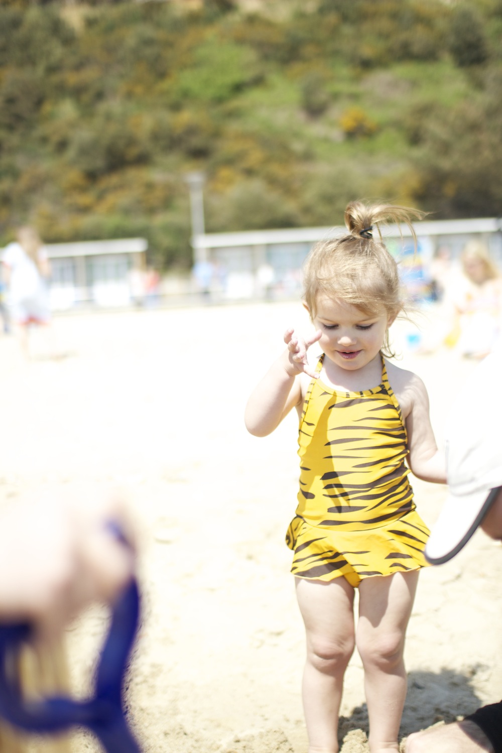 Mini_Rodini_tiger_beach_Kit_sandy