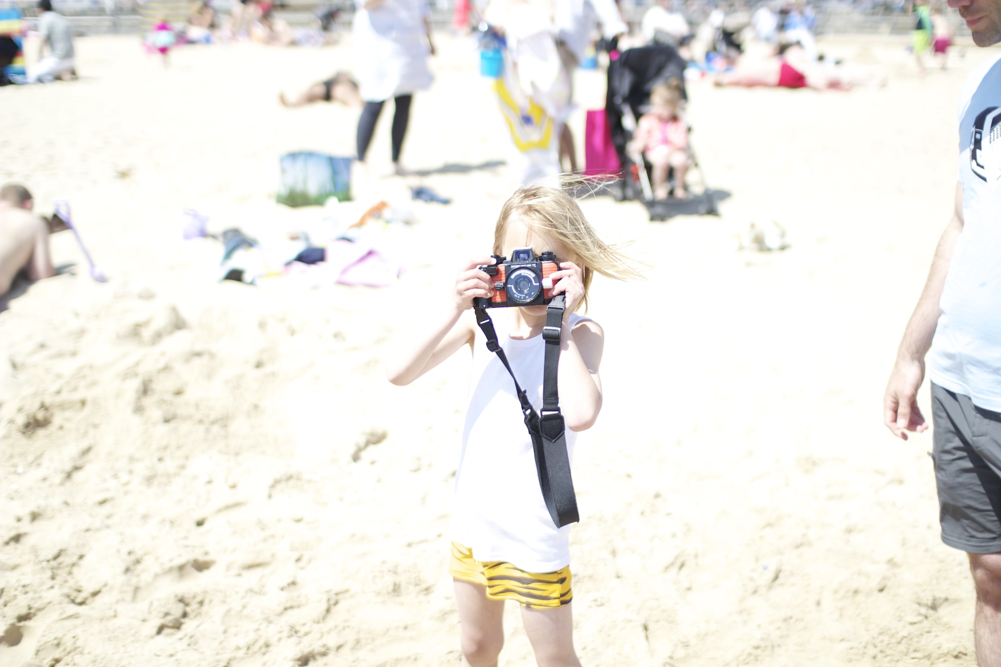 Mini_Rodini_tiger_shorts_swim_camera_beach