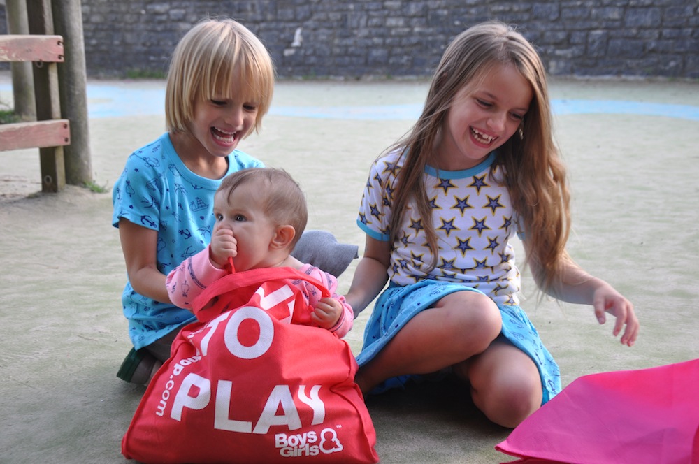 Boys_and_girls_put_to_play_bag