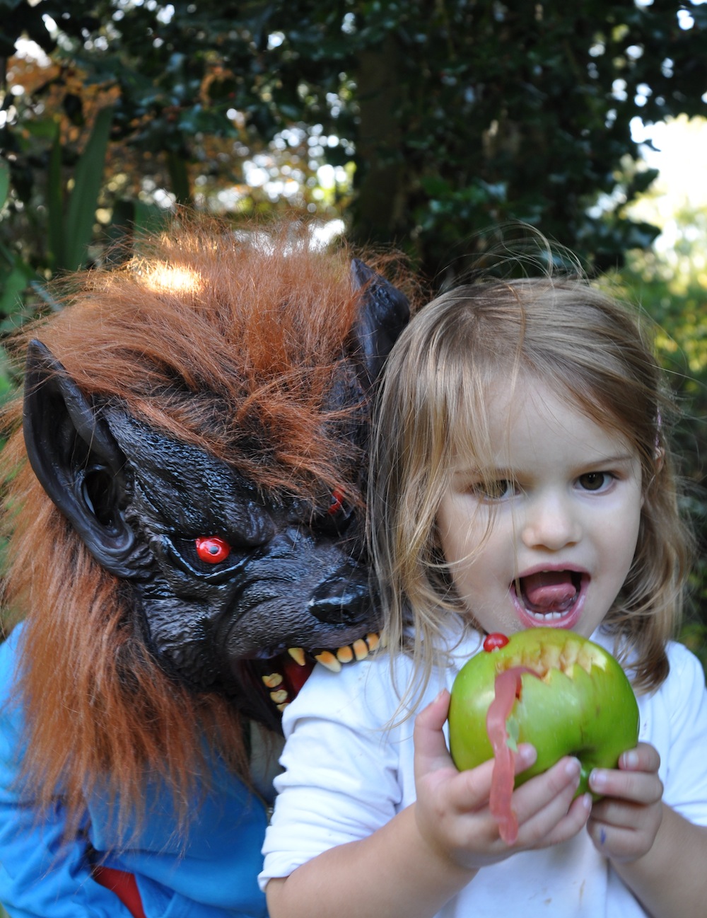 alex_alexa_halloween_spooky_fruit_wolf