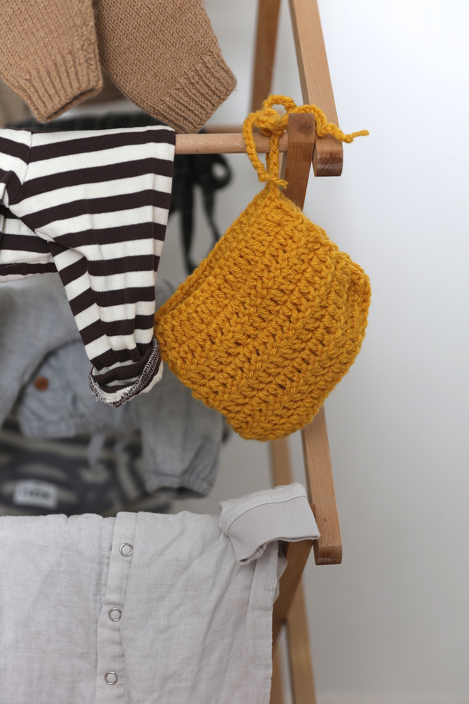baby_bonnet_knit_crochet_pretty_tangled_designs
